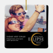 2024 Solar Eclipse Foto Paare Geschenke Ceram Keramikornament (Rückseite)