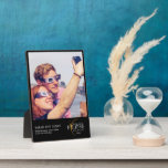 2024 Solar Eclipse Foto Paare Geschenke insgesamt Fotoplatte<br><div class="desc">Mit der Einführung unserer Solar Eclipse Foto Paare 2024 verschenkt sie Keramik Ornament, ein hochgeschätzter Sake, der den Zauber dieses himmlischen Ereignisses erahnen lässt. Personalisiert mit Ihrem bevorzugten Foto der Sonnenfinsternis erinnert dieser Ornament an den erstaunlichen Moment, in dem Sonne, Mond und Erde sich ausrichten. Aus hochwertiger Keramik, ist es...</div>