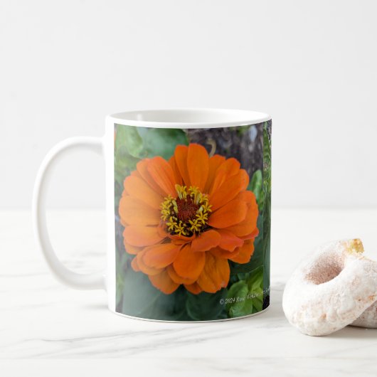 2024 Zinnia-Tasse von RoseWrites Kaffeetasse (Mit Donut)