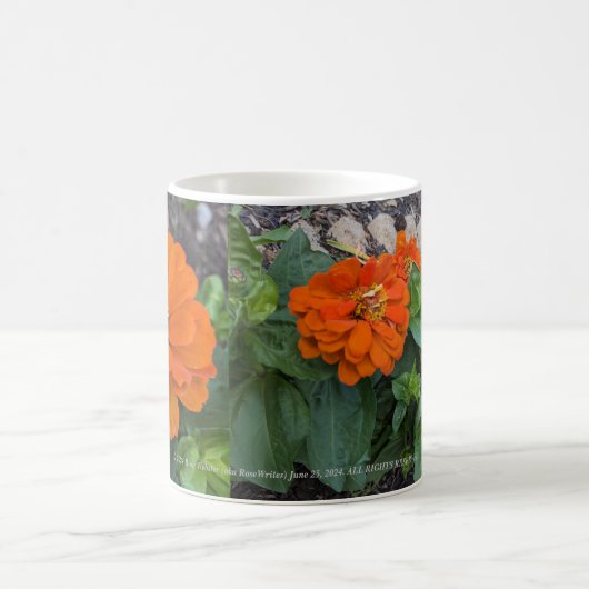 2024 Zinnia-Tasse von RoseWrites Kaffeetasse (Mittel)