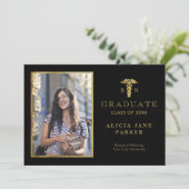 2025 Abschluss der Kindergärtnerei Gold elegantes  Ankündigung (Stehend Vorderseite)