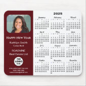 2025 Calendar Business Logo Foto Modernes Rotes Mousepad (Vorne)