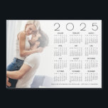 2025 Calendar-Foto-Overlay Neu-Gastgeschenk Hochze Magnetkarte<br><div class="desc">2025 Calendar Foto Overlay Newlywed Gastgeschenk Hochzeit Card. Eine Idee für eine Gastgeschenk Hochzeit für Weihnachten Hochzeitskaffees, mit diesem 2025 Kalendergeschenk für Ihre Gäste personalisiert mit Ihrem Lieblings-Foto! Tauschen Sie einfach Ihr Foto mit dem Beispielbild aus und personalisieren Sie Ihre Dankeschön-Nachricht ganz unten. Ihr Foto befindet sich hinter einer abgestuften...</div>