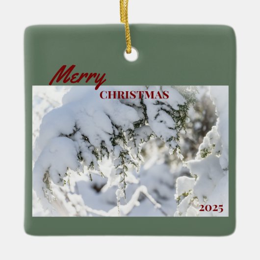 2025 Christmas Ornament: Snow-covered Evergreen Keramikornament (Vorderseite)