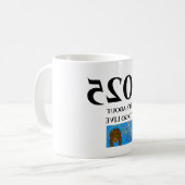 2025 Es wird bald leben Kaffeetasse (Vorderseite Links)