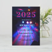 2025 Farbenfrohe Disco Ball Silvester Party Einladung (Stehend Vorderseite)