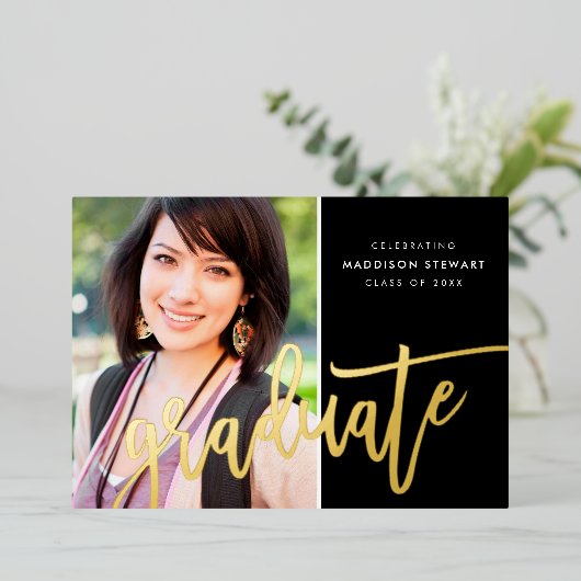 2025 GRAD Foto Moderne Kalligraphie niedliches Sch Folieneinladung (Stehend vorne)