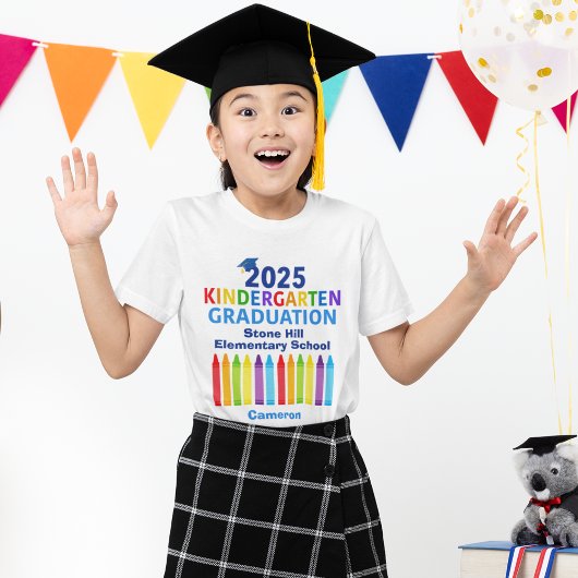 2025 Kindergarten Graduate Niedlich Crayon Custom T-Shirt