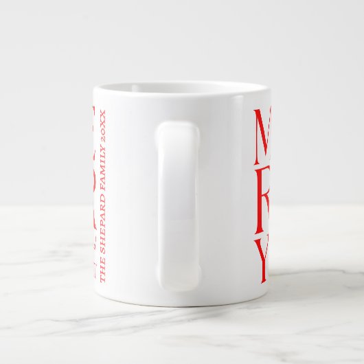 2025 Modern Merry and Bright Red Pink Christmas Jumbo-Tasse (Rückseite)