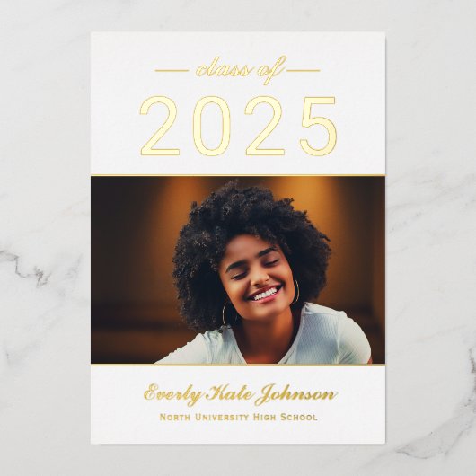 2025 Moderner Elegant Gold Foto Abschluss Folieneinladung (Vorderseite)