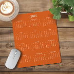 2025 Moderner Minimalistischer Burnt Orange-Kalend Mousepad<br><div class="desc">🌟 Dies ist für 2025 🌟 2025 Moderne einfache Burnt Orange und White Calendar Mouse Pad mit einem einfachen,  minimalistischen Kalender im Jahr auf einen Blick. Die Farben sind alle anpassbar. Bitte kontaktieren Sie uns unter cedarandstring@gmail.com ,  wenn Sie Hilfe beim Design oder den passenden Produkten benötigen.</div>