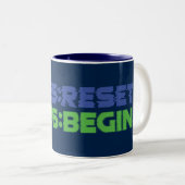 2025:RESET/2026:BEGIN Tasse (VorderseiteRechts)