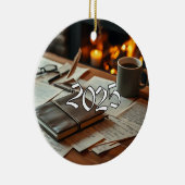 2025 Schriftsteller Keramik Ornament (Rechts)