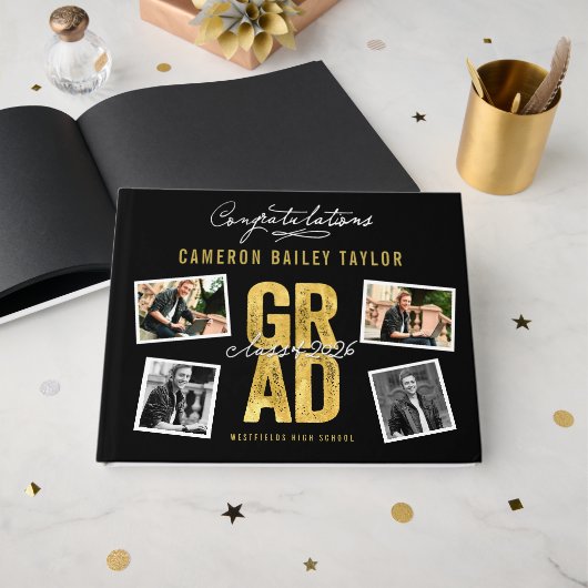 2026 Bold Gold GRAD 4 Multi Photo Graduation Party Gästebuch (Vorderseite Offen)