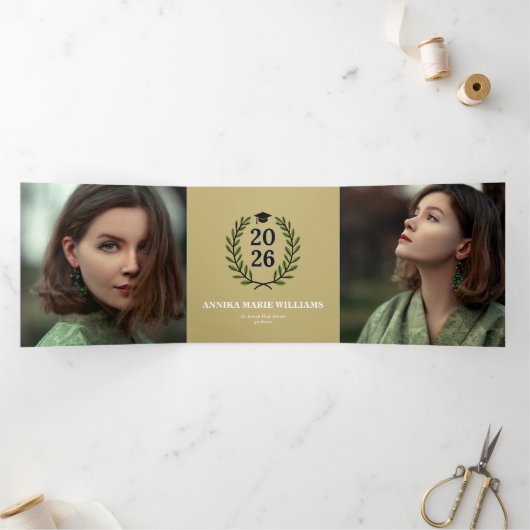 2026 Crest Multi Photo Tri-Fold Ankündigung (Innenseite)