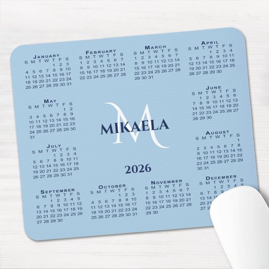 2026 Kalender Chic Monogramm Name auf Hellblau Mousepad