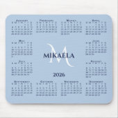 2026 Kalender Chic Monogramm Name auf Hellblau Mousepad (Vorne)