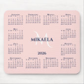 2026 Kalender Chic Monogramm Name auf Korallenrosa Mousepad (Vorne)