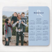 2026 Kalender Ihr Foto Monogramm Name Hellblau Mousepad (Vorne)