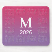 2026 Kalender Monogramm auf rosa bis violettem Far Mousepad (Vorne)