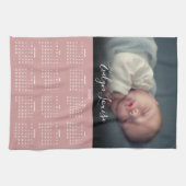2026 Kalender Skript Name Foto Staubrose Rosa Geschirrtuch (Horizontal)