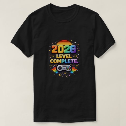 2026: Level Complete | Retro Gaming Evolution T-Shirt (Design vorne)