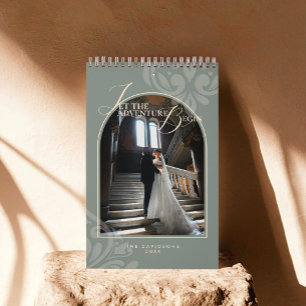 2026 Modern Classic Sage Damask Chic Paar Kalender