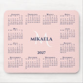 2027 Kalender Chic Monogramm Name Korallenrosa Mousepad (Vorne)