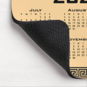 2027 Kalender, Griechisches Mäander, Schwarz auf B Mousepad (Ecke)