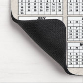 2028 Kalender mit Strand Sand Hintergrund Mousepad (Ecke)