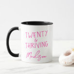 20. Geburtstag Personalisiert Tasse<br><div class="desc">Feiern Sie ihre fabelhaften 20er Jahre mit dieser kühnen und lustigen TWENTY & THRIVING Tasse in lebhaftem Rosa - perfekt für Kaffee, Tee oder ihr Lieblingsgetränk. Dieses personalisierte 20. Geburtstagsgeschenk besticht durch ein modernes, spielerisches Design und ihren Namen für eine einzigartige und nachdenkliche individuelle Touch. Ideal für die besten Freunde,...</div>