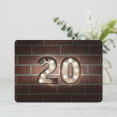 20. Geburtstagsparty-Marquee-Leuchten auf Backstei Einladung (Stehend Vorderseite)