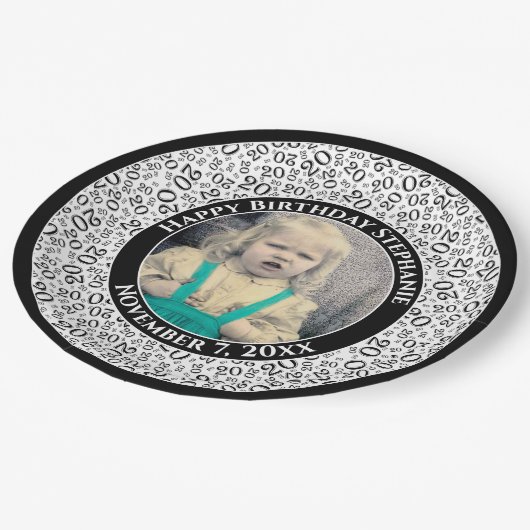 20 Ihr Foto Random Number Pattern Schwarz/Weiß Pappteller (Schrägansicht)