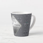 20. Platinum Smaragdjubiläum Latte Tasse (Rechte Ecke)