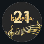 21. Geburtstag Gold Musiknote auf elegantem Schwar Runder Aufkleber<br><div class="desc">Schwarzer Hintergrund mit Imitate Gold Musiknote für ein 21. Geburtstag Party. Vorlagen für Alter und Namen.  Der Name wird in einem handgeschriebenen Stilskript geschrieben.  Goldene Buchstaben und Zahl.</div>