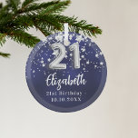 21. Geburtstagsnacht blaue Silberstars Ornament Aus Glas<br><div class="desc">Eine marineblau Hintergrundfarbe mit Imitaten silbernen Sternen. Die blaue Farbe ist ungleichmäßig. Name,  Text/Datum hinzufügen</div>