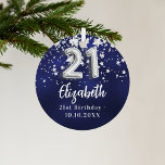 21. Geburtstagsnacht blaue Silberstars Ornament Aus Metall<br><div class="desc">Eine marineblau Hintergrundfarbe mit Imitaten silbernen Sternen. Die blaue Farbe ist ungleichmäßig. Name,  Text/Datum hinzufügen</div>