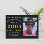 21st Birthday 2005 Black Gold Personalized Photo Einladung (Stehend Vorderseite)