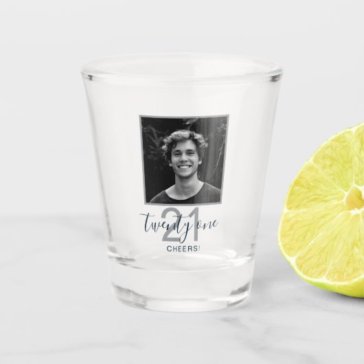 21st Birthday Twenty One Photo Trendy Script  Schnapsglas (Vorderseite)