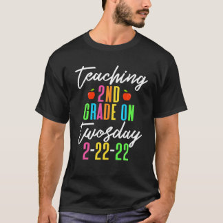 22. Februar 2022 Zweitag 2/22/22 Funny Aka Math T-Shirt