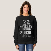 22 Veterans Die By Suicide Each Day Military Veter Sweatshirt (Vorne ganz)