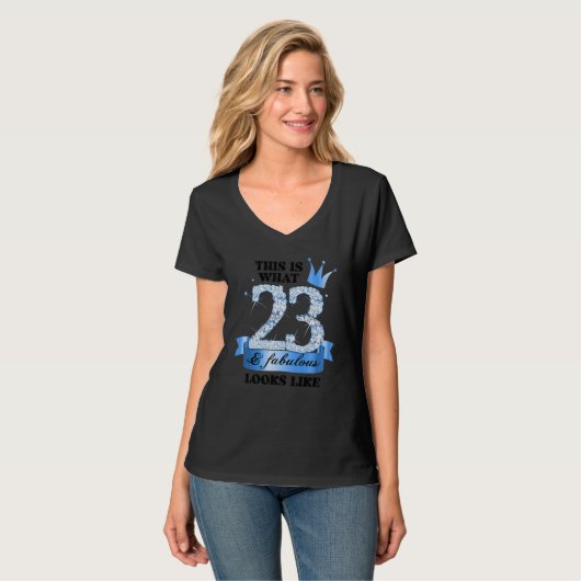 23 & Fabulous I Blue White Party Group Candid Phot T-Shirt (Vorderseite Vollansicht)