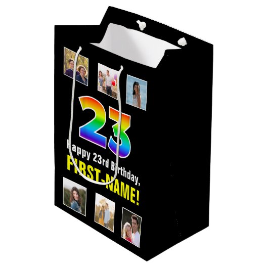23. Geburtstag: Regenbogen "23", benutzerdefiniert Mittlere Geschenktüte (Vorderseite Schrägansicht)