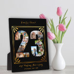 23. Hochzeitstag 23. FotoCollage Fotoplatte<br><div class="desc">Erstellen Sie Ihre eigene FotoCollage zum 23. Hochzeitstag mit einigen Ihrer Lieblingsstipps aus den letzten 23 Jahren. Dieses elegante Schwarz-Gold-Design besticht durch eine zahlenmäßige Foto-Collage in 23 Formen mit einem Deko-Stil und verzierter Schriftzeichen-Typografie. Die Vorlage ist für Sie bereit, um Ihre Namen, den eigenen Text und das Hochzeitsdatum hinzuzufügen. Die...</div>