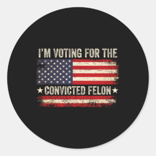 24 Ich stimme für den verurteilten Felon Us Flag V Runder Aufkleber