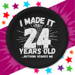 24 Jahre alt Sarcastic Meme Funny 24. Geburtstag Pappteller<br><div class="desc">Dieses witzige 24. Geburtstagsdesign macht einen sarkastischen Spaß-Witz oder ein Novum-Gag für ein 24-jähriges Geburtstagsthema oder eine Überraschung für die 24-jährige Geburtstagsparty! Das "I made it to 24 Years Old... Nothing Scares Me" lustige 24. Geburtstagsmeme, die viel Lachen von Familie, Freunden, Party und dem Geburtstagskind oder dem Typ bekommen wird!...</div>