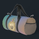 24. Opal Wedding Jubiläum Duffle Bag<br><div class="desc">Für eine schöne Hommage an Ihre 24 Jahre; eine duffle Tasche mit ihr zu tragen,  wo immer sie hingeht,  alle mit einem originellen Opal-Design,  um Ihren Hochzeitstag zu ehren!</div>