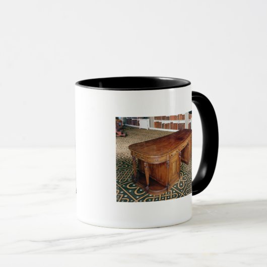 24: Schreibtisch durch jr. Thomas Chippendale, Tasse (VorderseiteRechts)