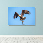 24x16 Adler mit Fisch Leinwanddruck (Insitu (Holzboden))