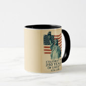 250 Anniversary Statue of Liberty Over Flag Tasse (VorderseiteRechts)